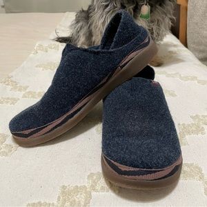 Chaco’s revel slippers, Size 7.5 Women’s